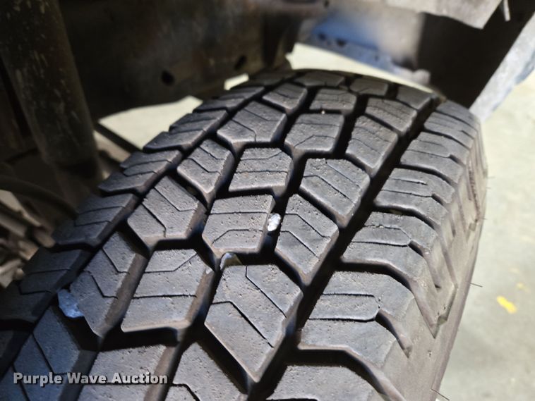 image for item DW8517 1995 Ford F450 Super Duty utility / service truck