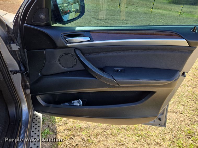 image for item DW8560 2014 BMW X6 SUV