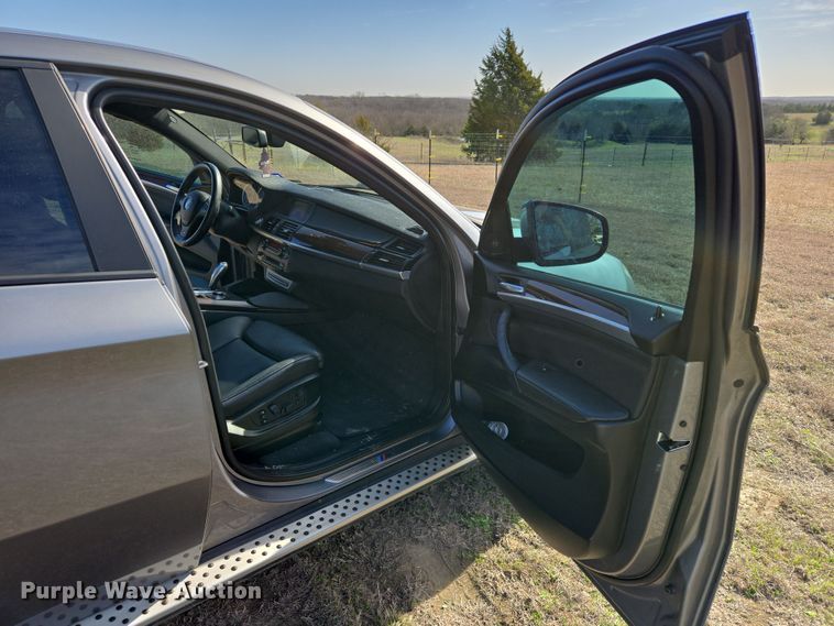 image for item DW8560 2014 BMW X6 SUV