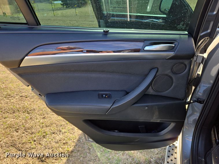 image for item DW8560 2014 BMW X6 SUV