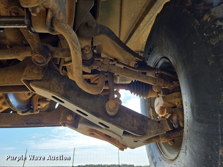 image for item DW8561 2006 Am General M1097R1 HMMWV SUV