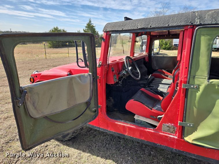 image for item DW8561 2006 Am General M1097R1 HMMWV SUV