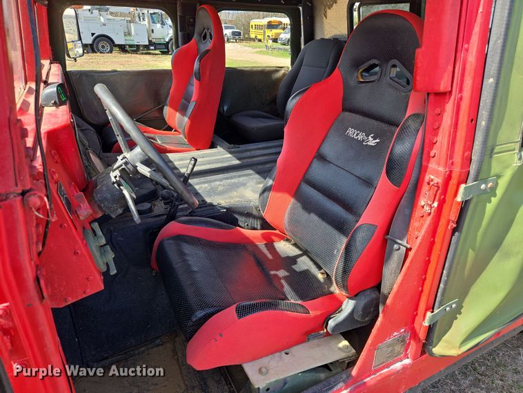 image for item DW8561 2006 Am General M1097R1 HMMWV SUV