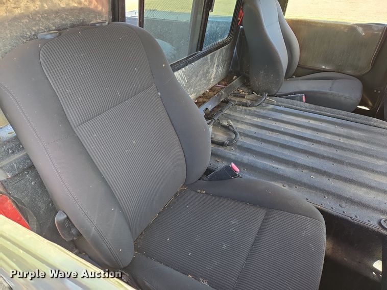 image for item DW8561 2006 Am General M1097R1 HMMWV SUV