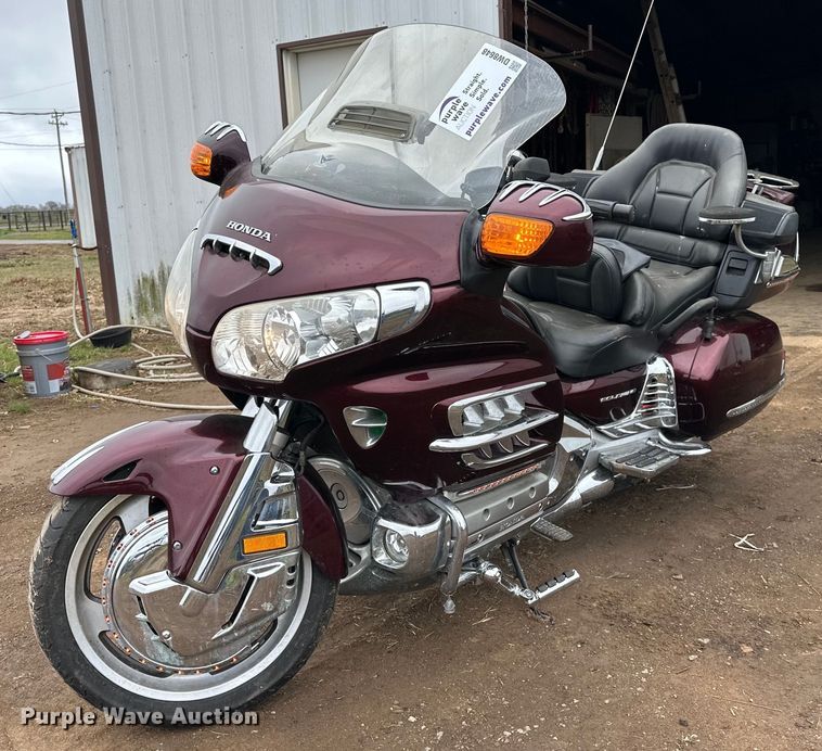 image for item DW8648 2006 Honda GL1800 motorcycle