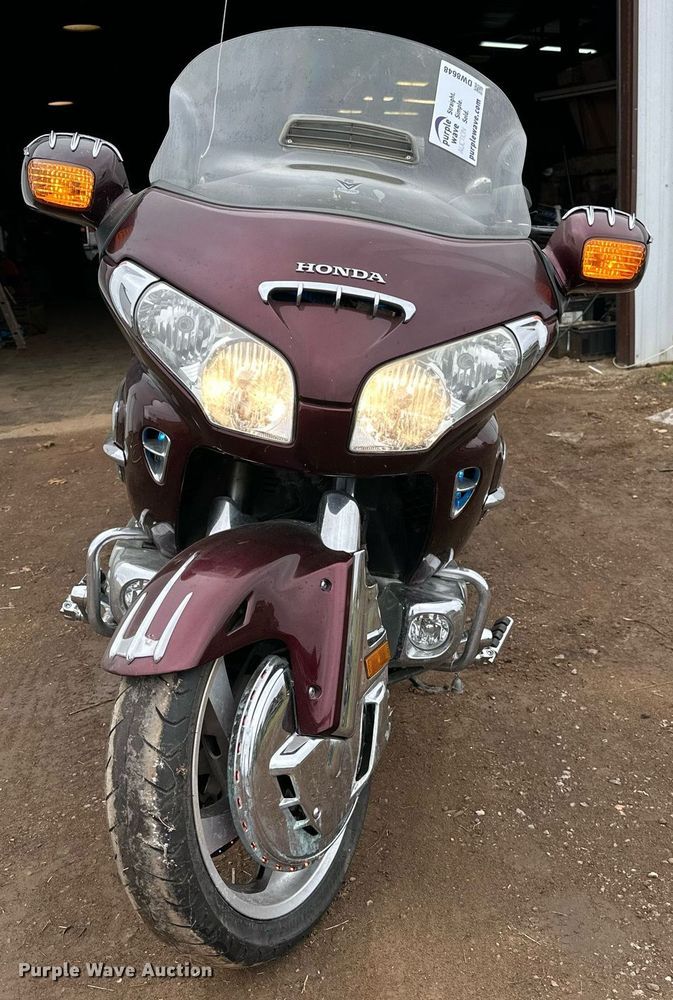 image for item DW8648 2006 Honda GL1800 motorcycle