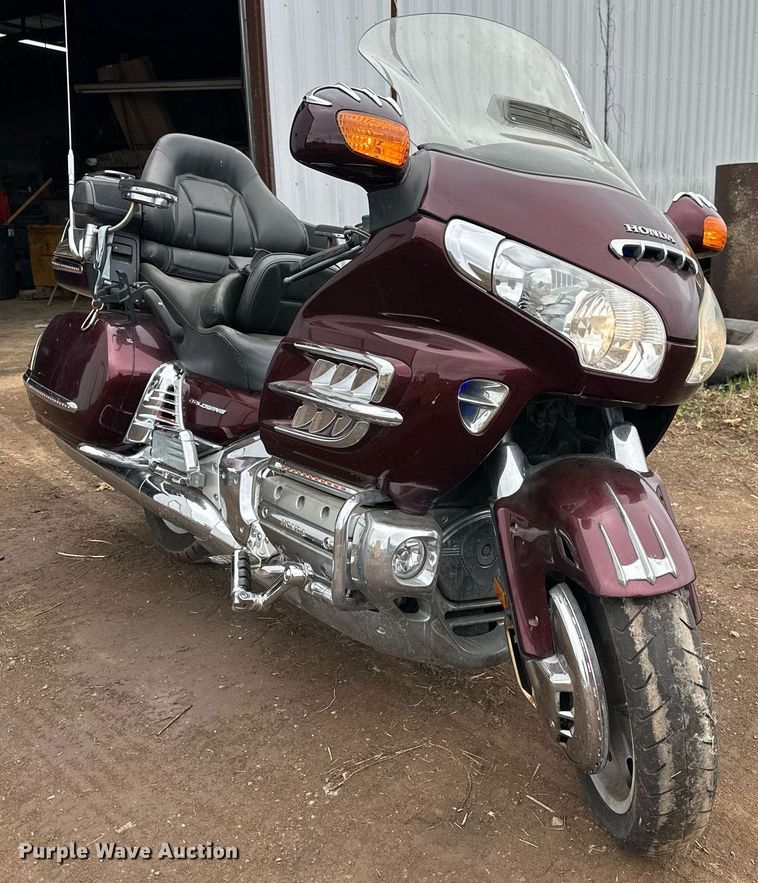 image for item DW8648 2006 Honda GL1800 motorcycle