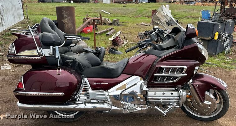 image for item DW8648 2006 Honda GL1800 motorcycle