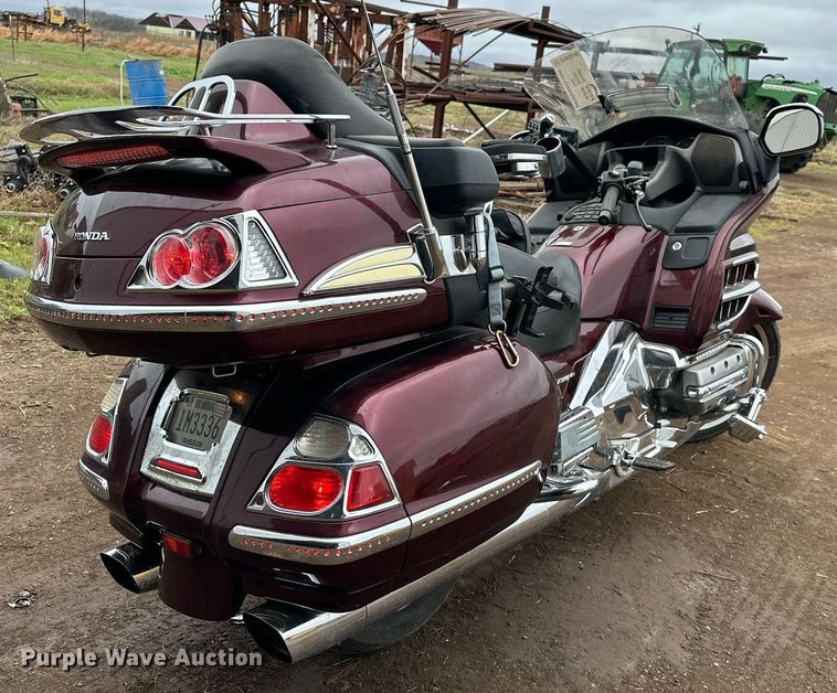 image for item DW8648 2006 Honda GL1800 motorcycle