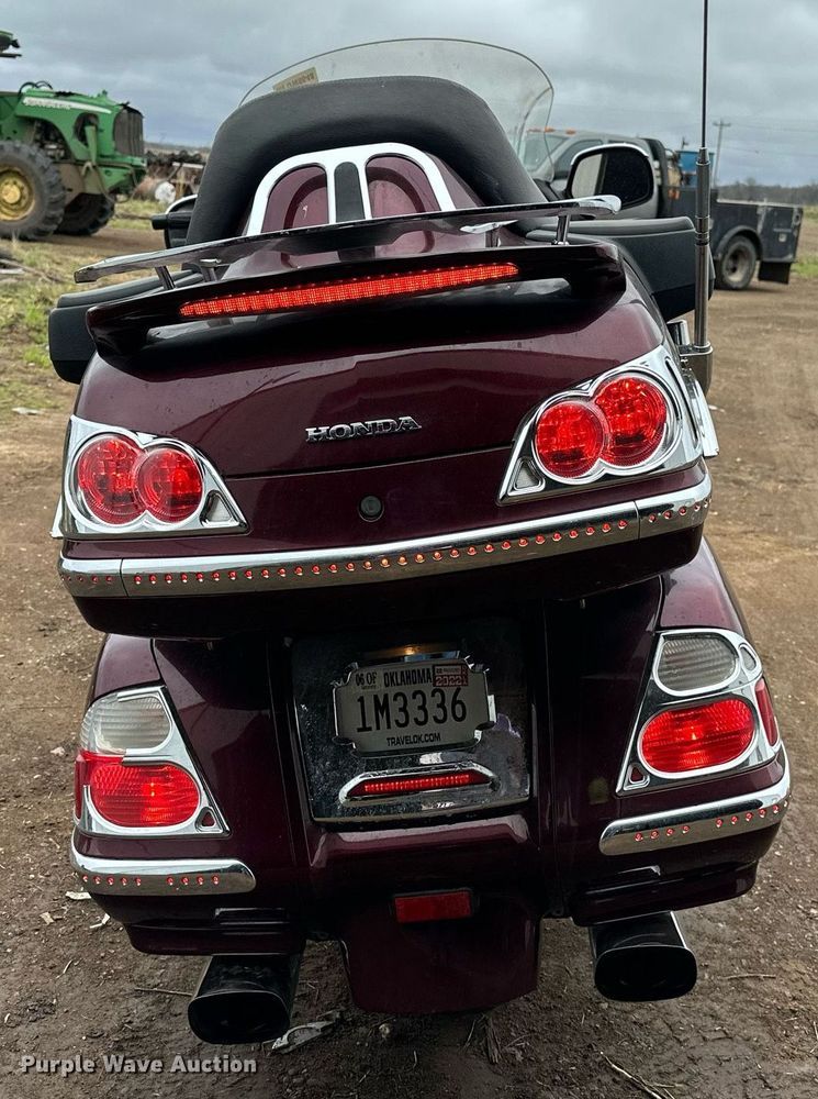 image for item DW8648 2006 Honda GL1800 motorcycle