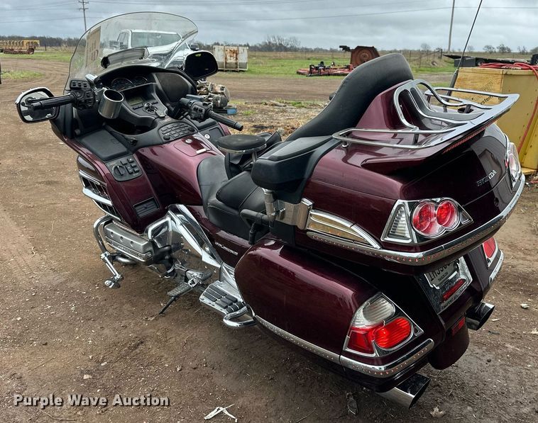 image for item DW8648 2006 Honda GL1800 motorcycle