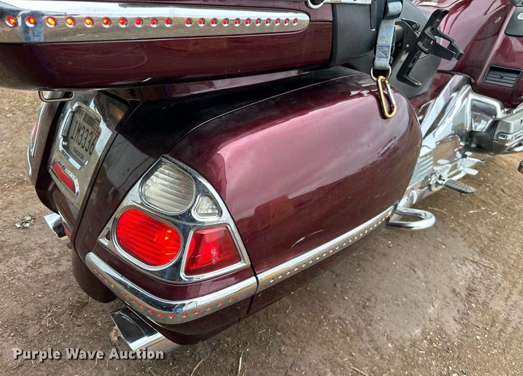 image for item DW8648 2006 Honda GL1800 motorcycle