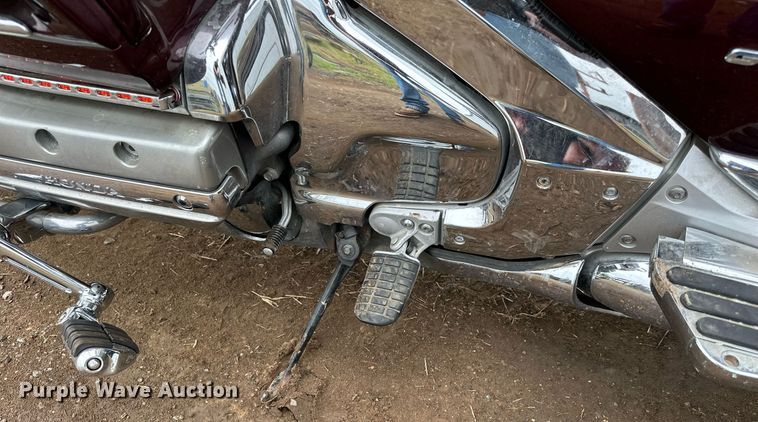 image for item DW8648 2006 Honda GL1800 motorcycle