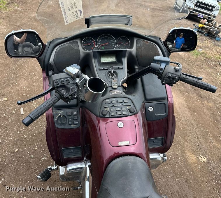 image for item DW8648 2006 Honda GL1800 motorcycle