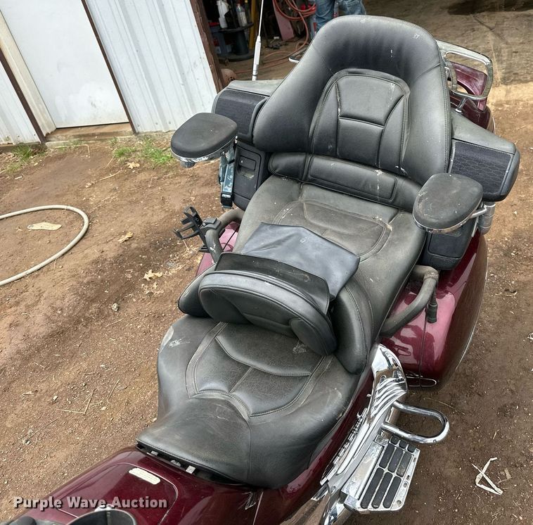 image for item DW8648 2006 Honda GL1800 motorcycle