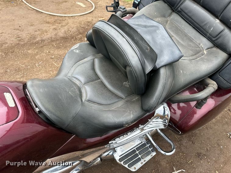 image for item DW8648 2006 Honda GL1800 motorcycle
