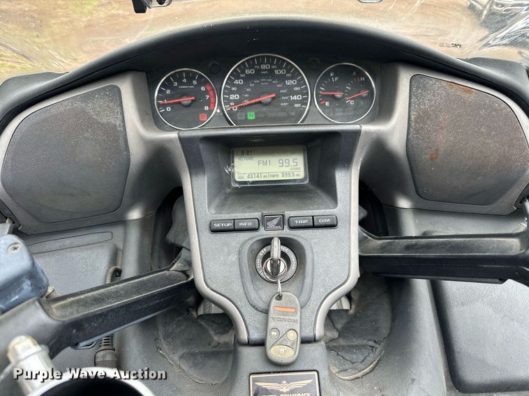 image for item DW8648 2006 Honda GL1800 motorcycle