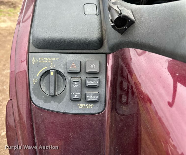 image for item DW8648 2006 Honda GL1800 motorcycle