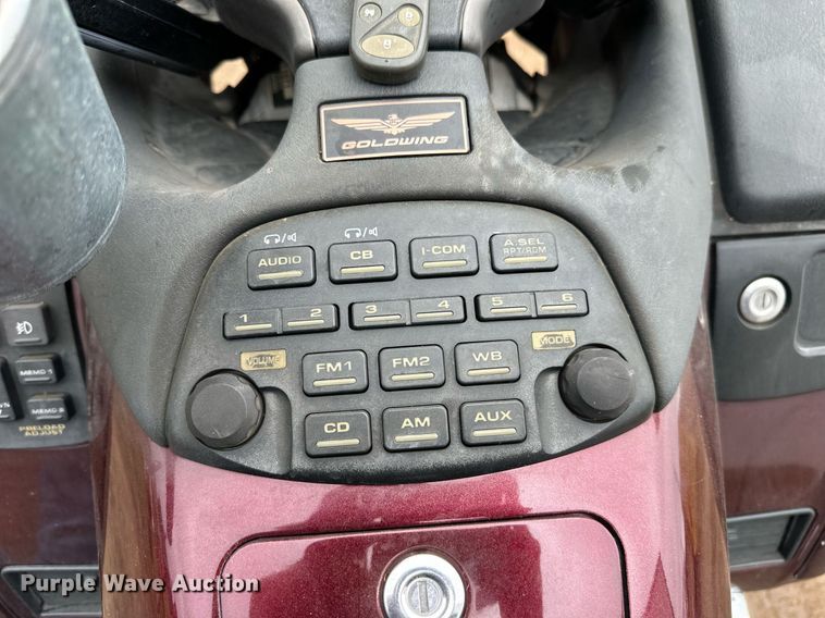 image for item DW8648 2006 Honda GL1800 motorcycle