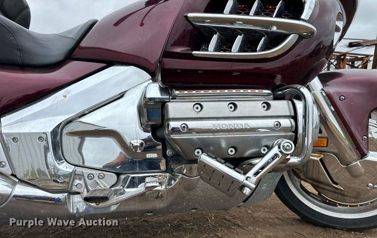 image for item DW8648 2006 Honda GL1800 motorcycle