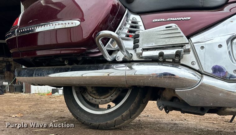 image for item DW8648 2006 Honda GL1800 motorcycle