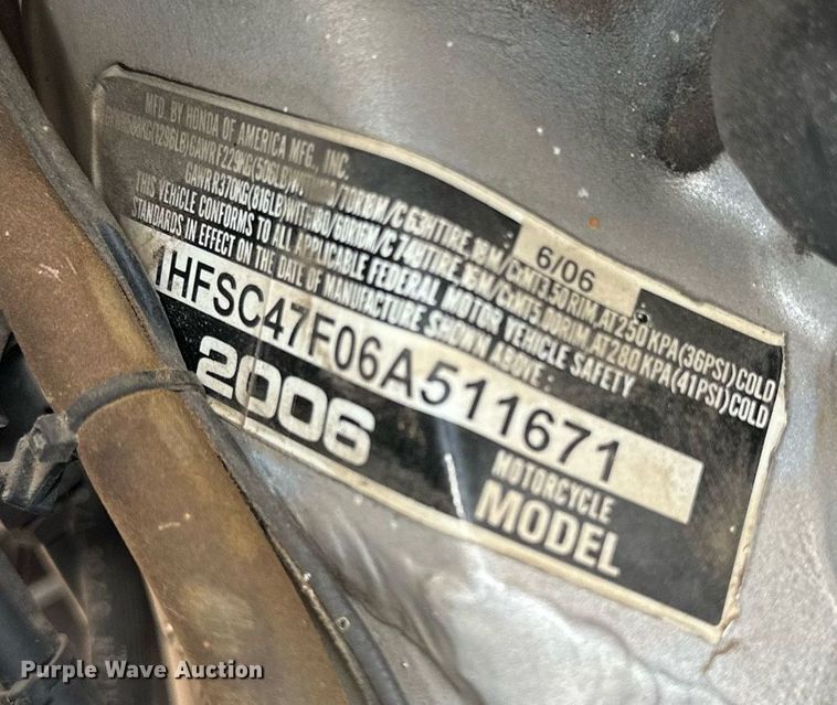 image for item DW8648 2006 Honda GL1800 motorcycle