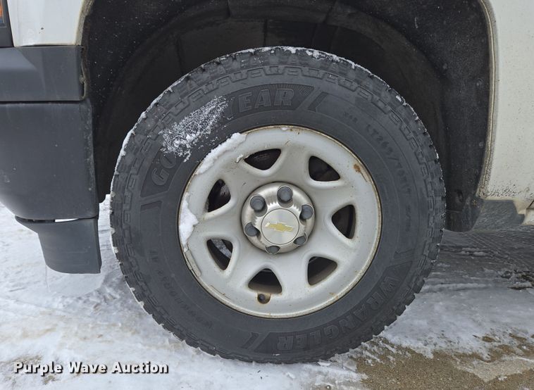 image for item EC4008 2014 Chevrolet Silverado 1500 pickup truck