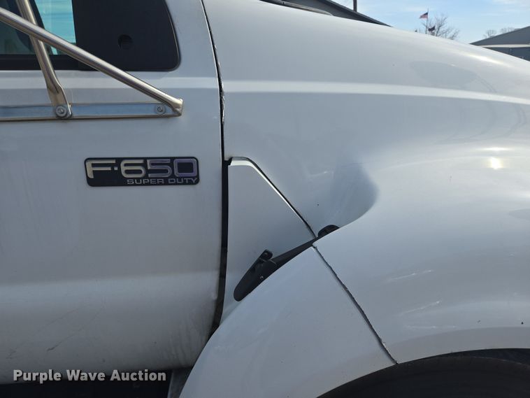 image for item EC4155 2005 Ford F650 Super Duty rollback truck