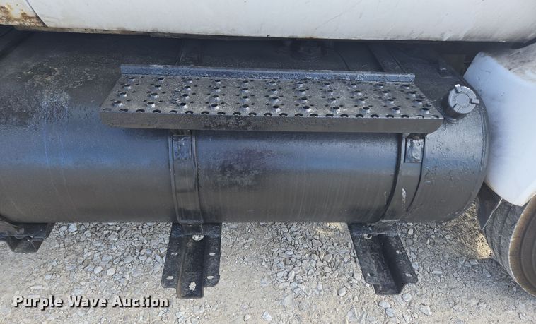 image for item EC4155 2005 Ford F650 Super Duty rollback truck