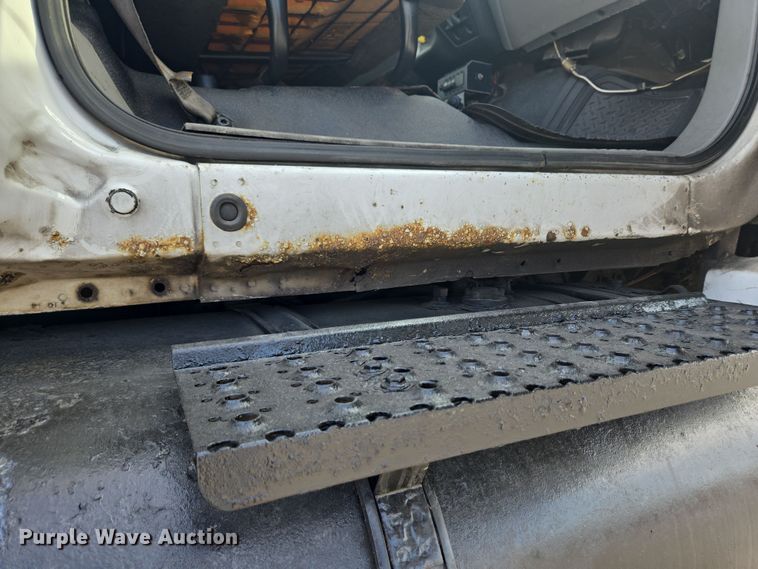 image for item EC4155 2005 Ford F650 Super Duty rollback truck