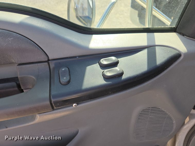 image for item EC4155 2005 Ford F650 Super Duty rollback truck