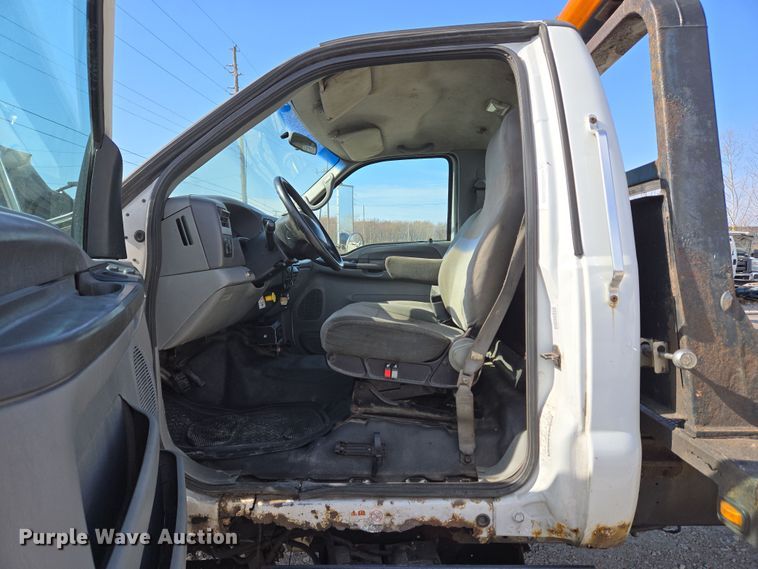 image for item EC4155 2005 Ford F650 Super Duty rollback truck