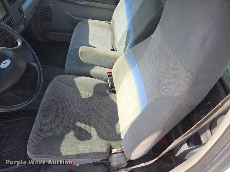 image for item EC4155 2005 Ford F650 Super Duty rollback truck