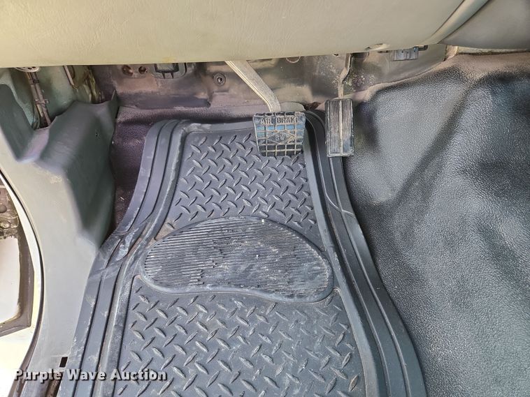 image for item EC4155 2005 Ford F650 Super Duty rollback truck