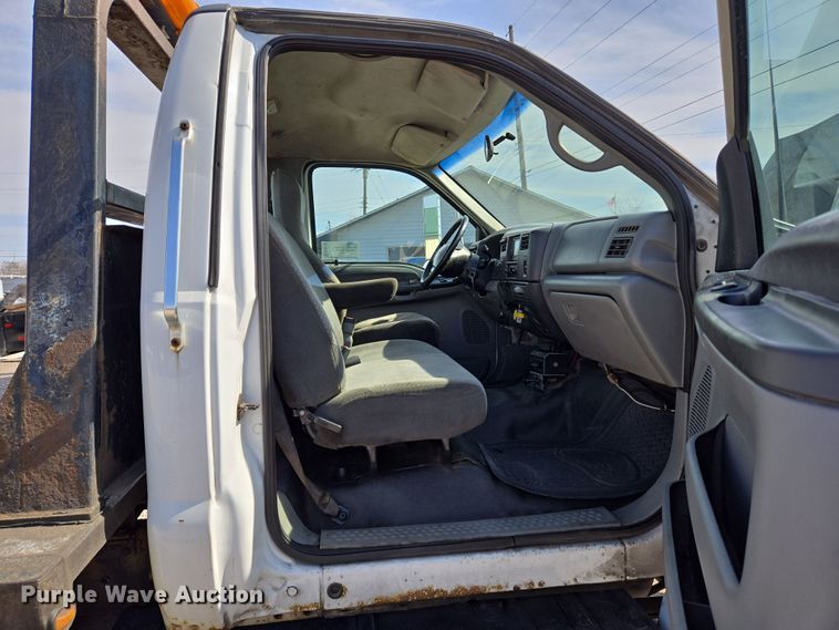 image for item EC4155 2005 Ford F650 Super Duty rollback truck