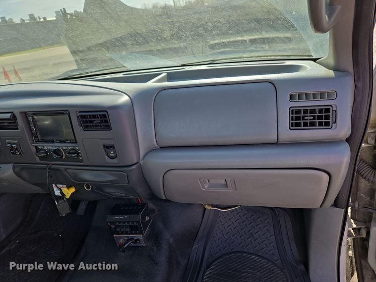 image for item EC4155 2005 Ford F650 Super Duty rollback truck