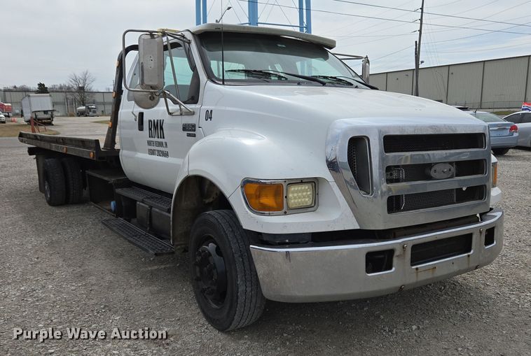 image for item EC4156 2004 Ford F650 Super Duty rollback truck