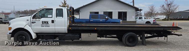 image for item EC4156 2004 Ford F650 Super Duty rollback truck