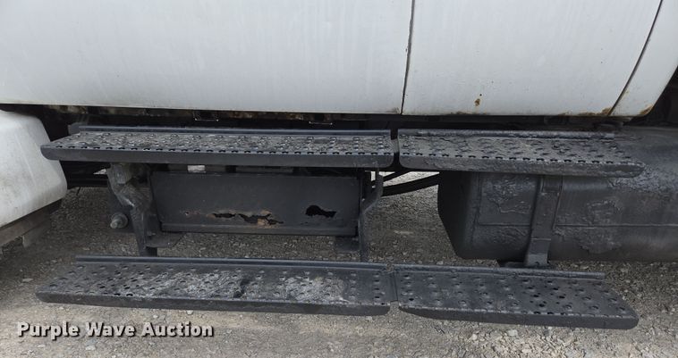 image for item EC4156 2004 Ford F650 Super Duty rollback truck
