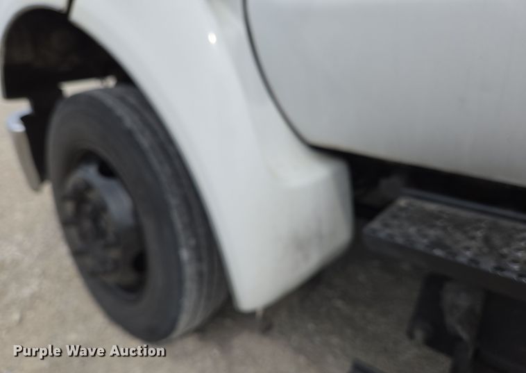 image for item EC4156 2004 Ford F650 Super Duty rollback truck