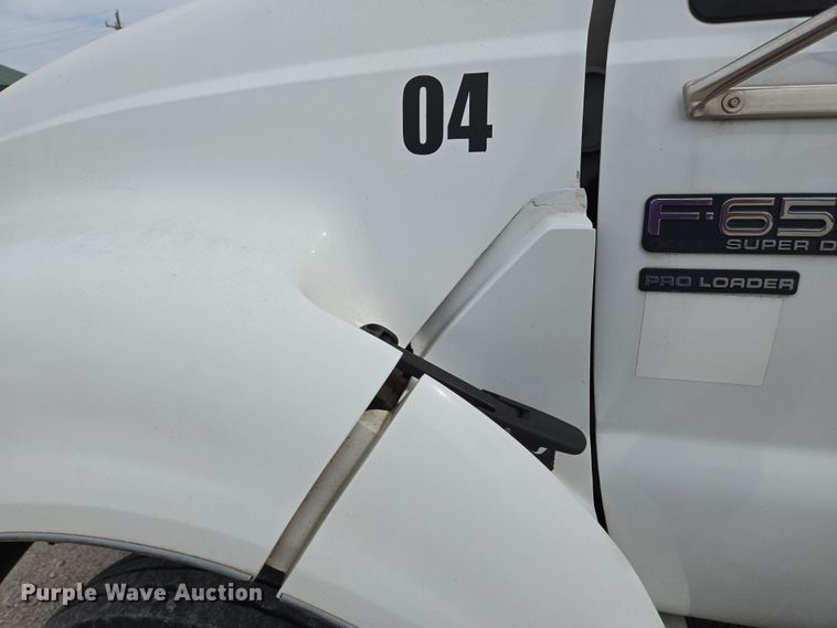 image for item EC4156 2004 Ford F650 Super Duty rollback truck