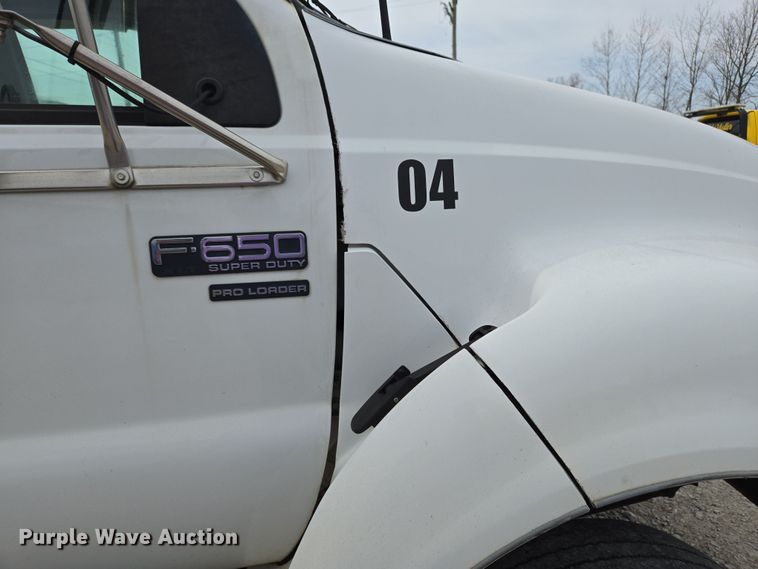 image for item EC4156 2004 Ford F650 Super Duty rollback truck