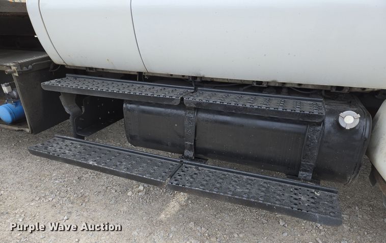 image for item EC4156 2004 Ford F650 Super Duty rollback truck