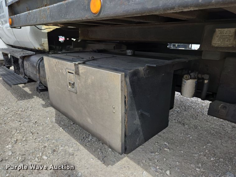 image for item EC4156 2004 Ford F650 Super Duty rollback truck