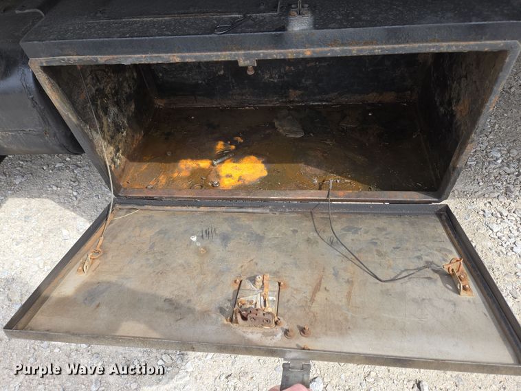 image for item EC4156 2004 Ford F650 Super Duty rollback truck