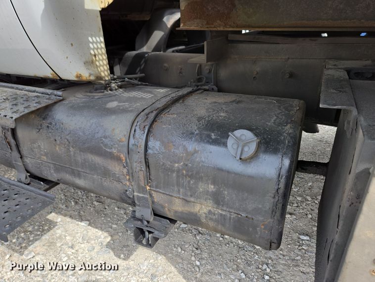 image for item EC4156 2004 Ford F650 Super Duty rollback truck