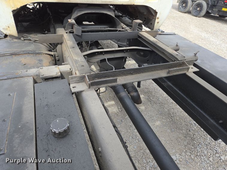 image for item EC4156 2004 Ford F650 Super Duty rollback truck