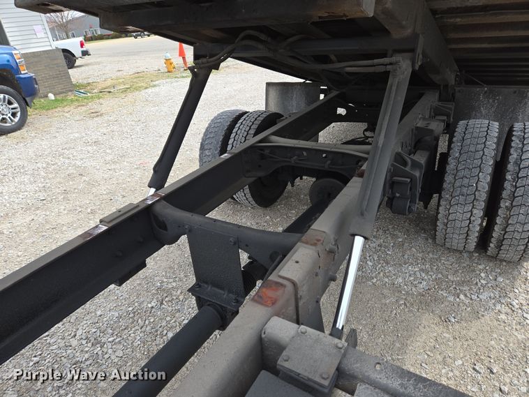 image for item EC4156 2004 Ford F650 Super Duty rollback truck