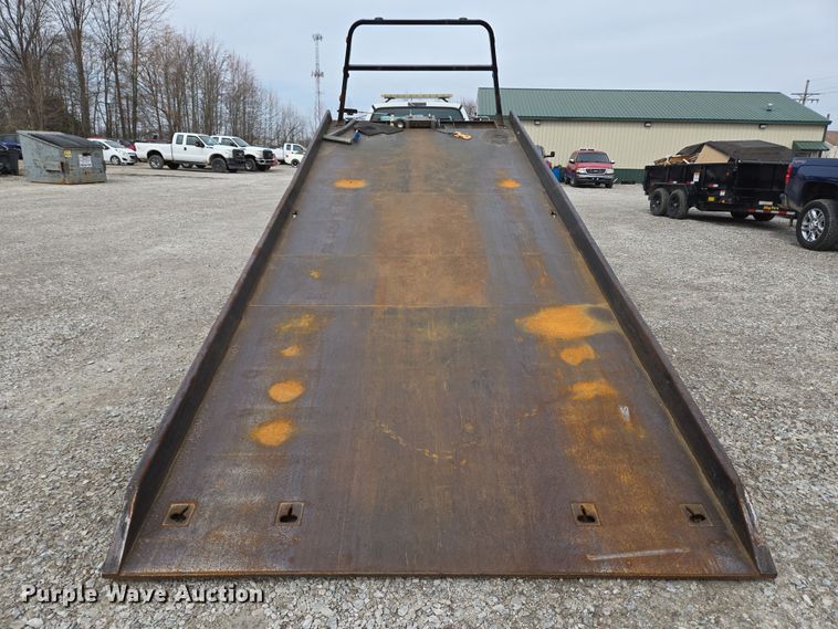 image for item EC4156 2004 Ford F650 Super Duty rollback truck