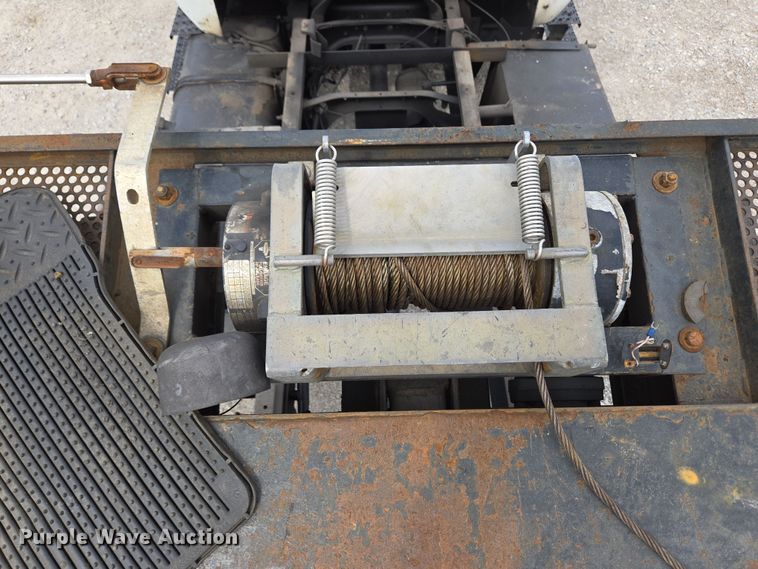 image for item EC4156 2004 Ford F650 Super Duty rollback truck